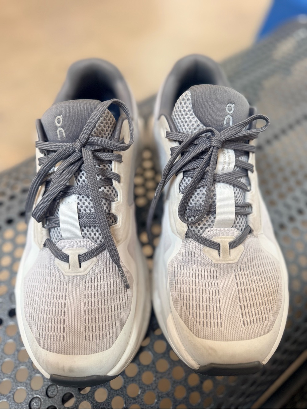 On cloudrunner 2 Gray Athletic Shoe Size Label - US W 9 / EU 40.5